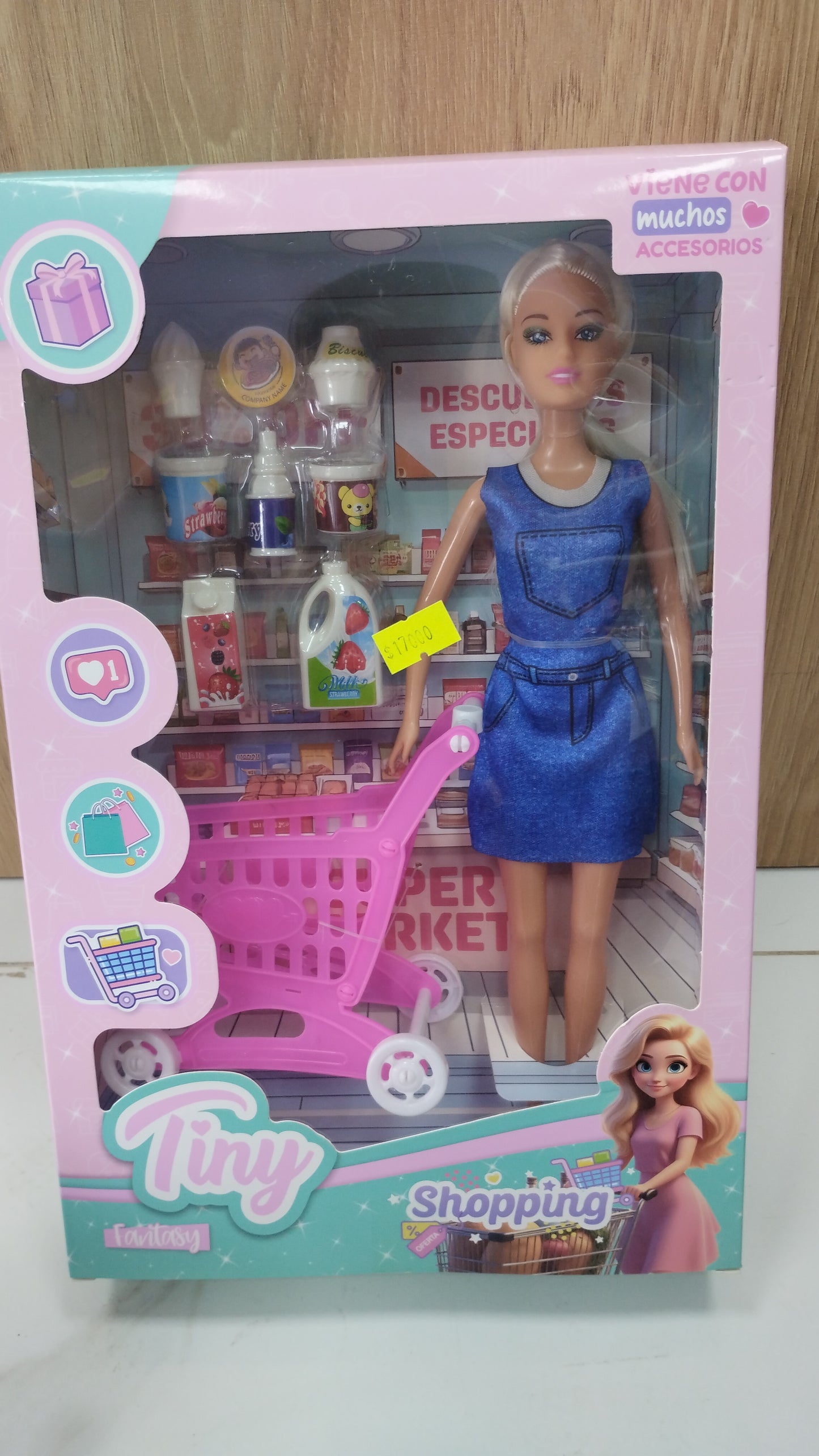 Muñeca de Barbie haciendo la despensa