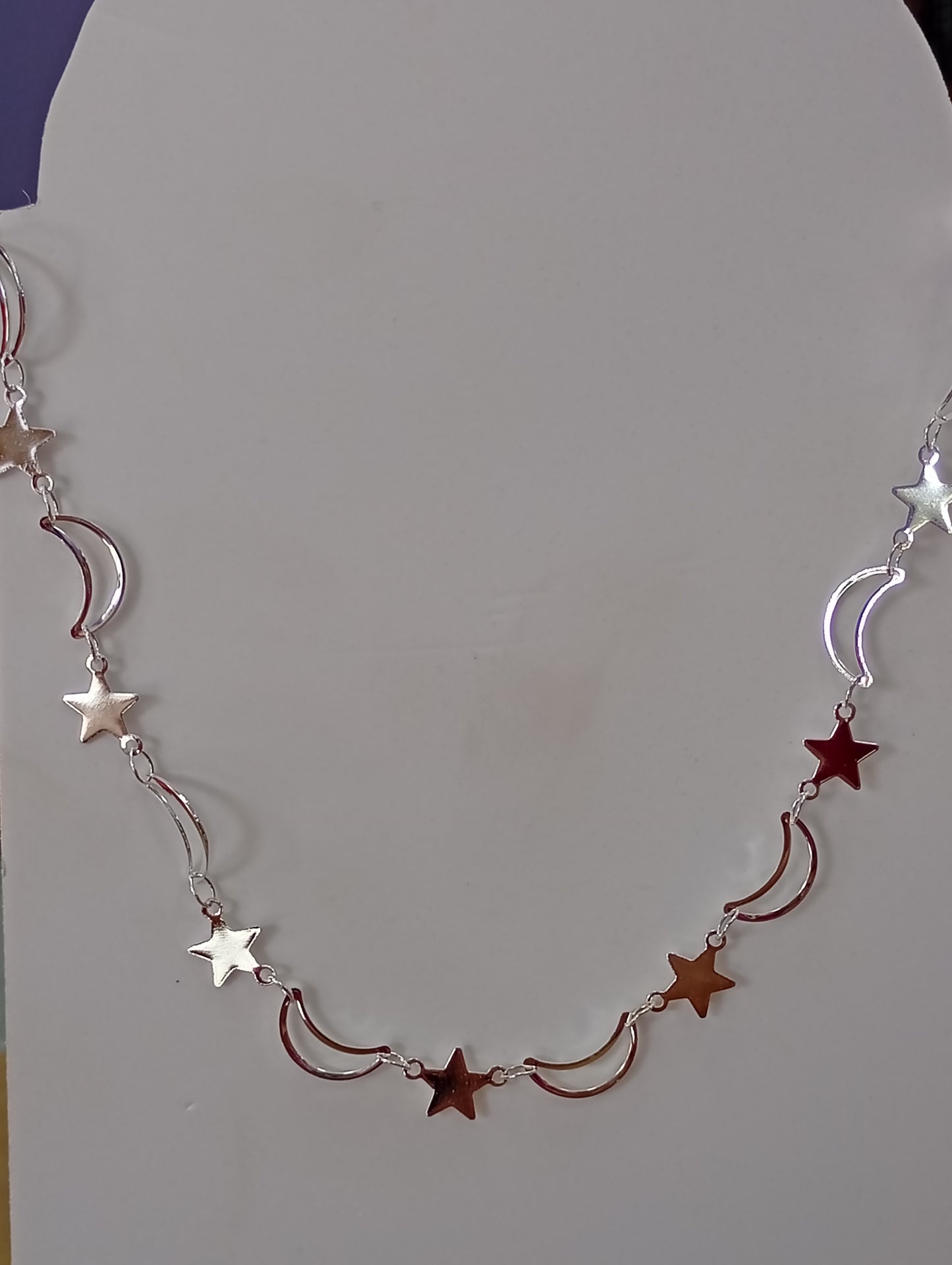 Cadena de estrellas y luna