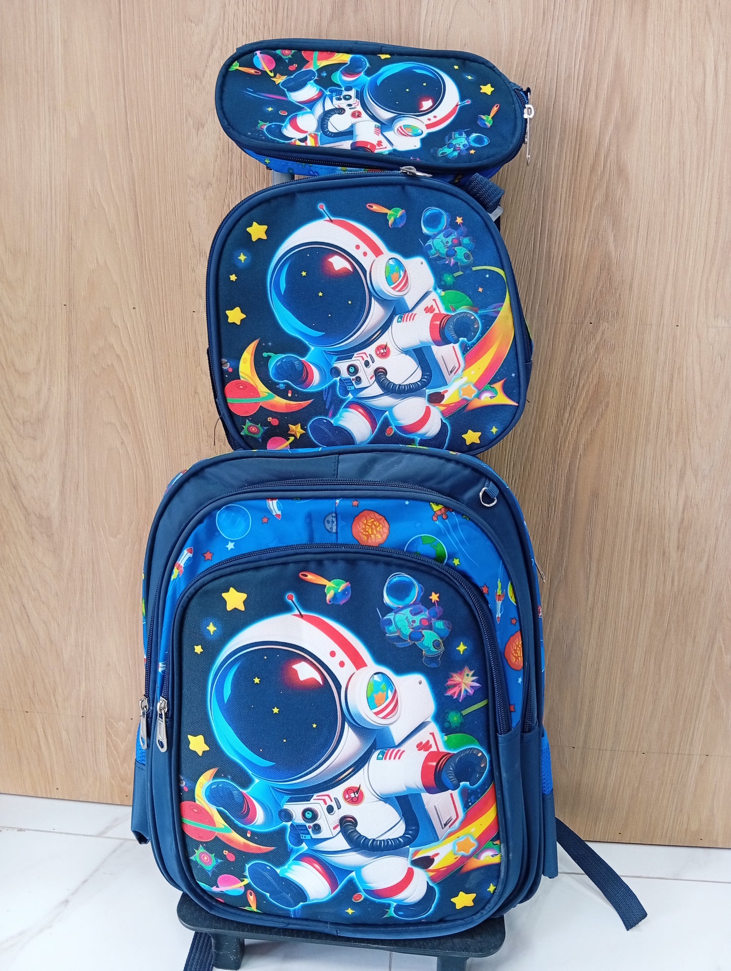 3 en 1: mochila carrito, cartuchera y lonchera