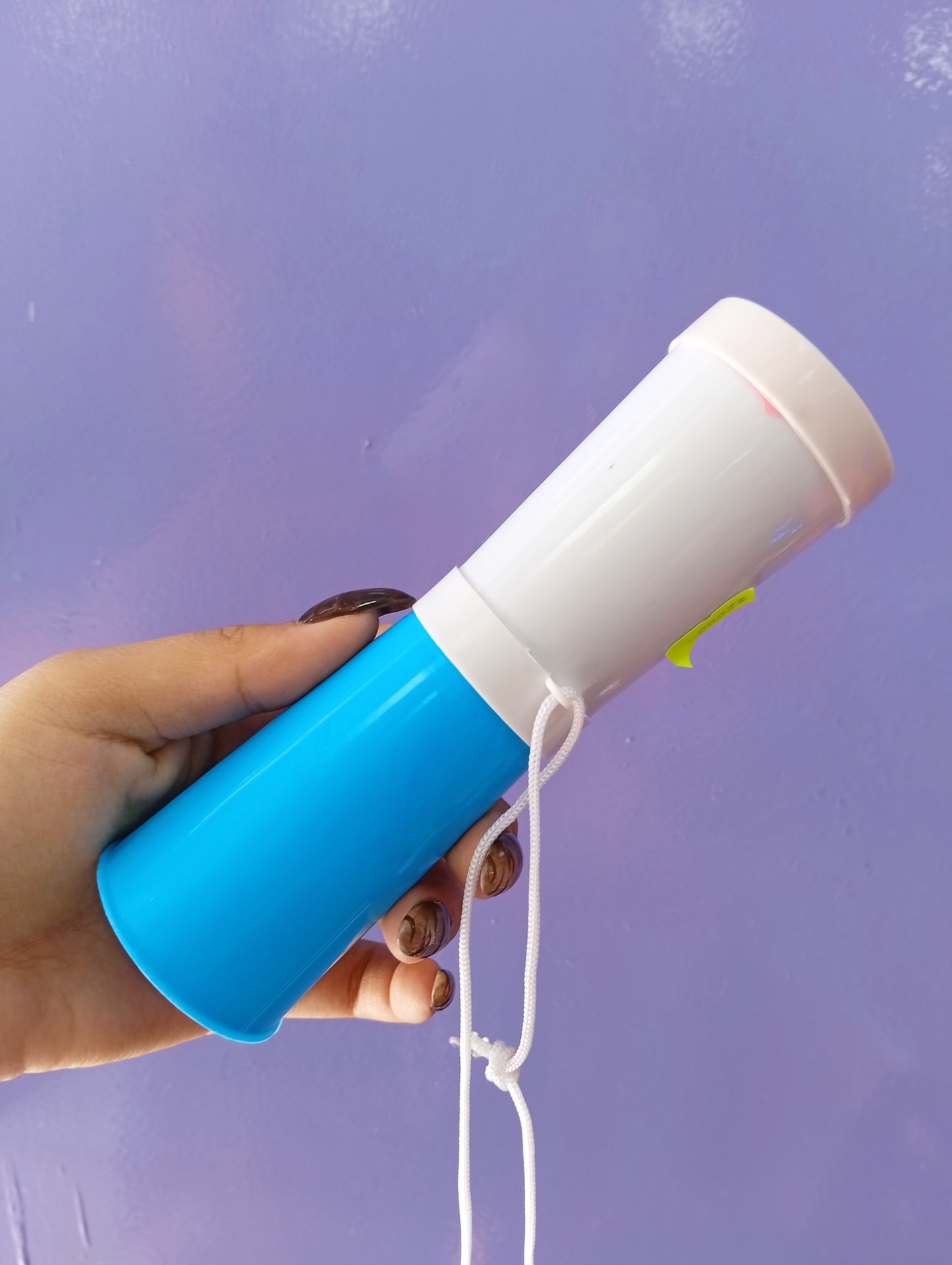 Corneta mini con cordón