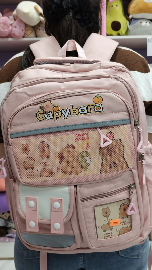 Mochila de labubu y capibara