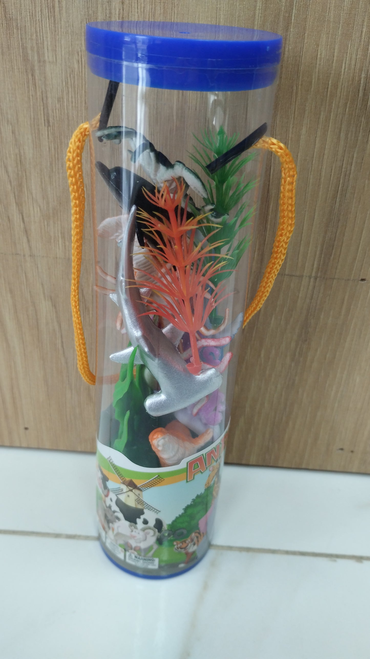 Tubito con jueguete marinos