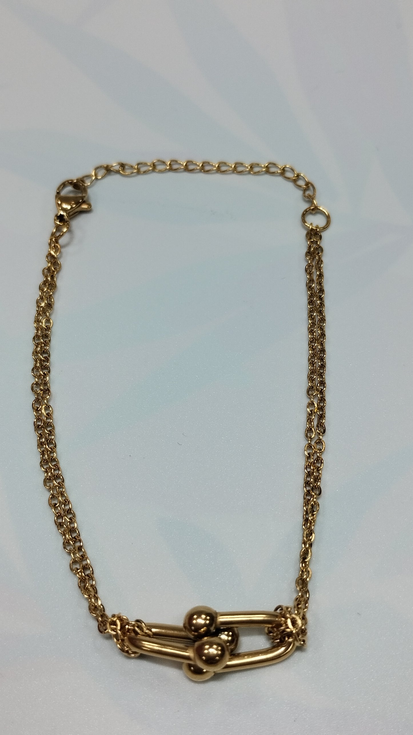 Pulcera de acero dorado