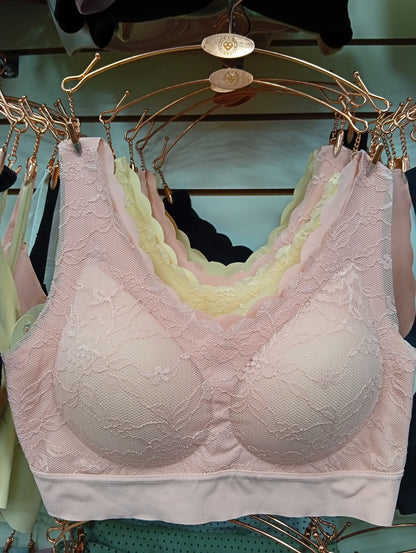 Corpiño con encaje. Talle: M, L, XL.