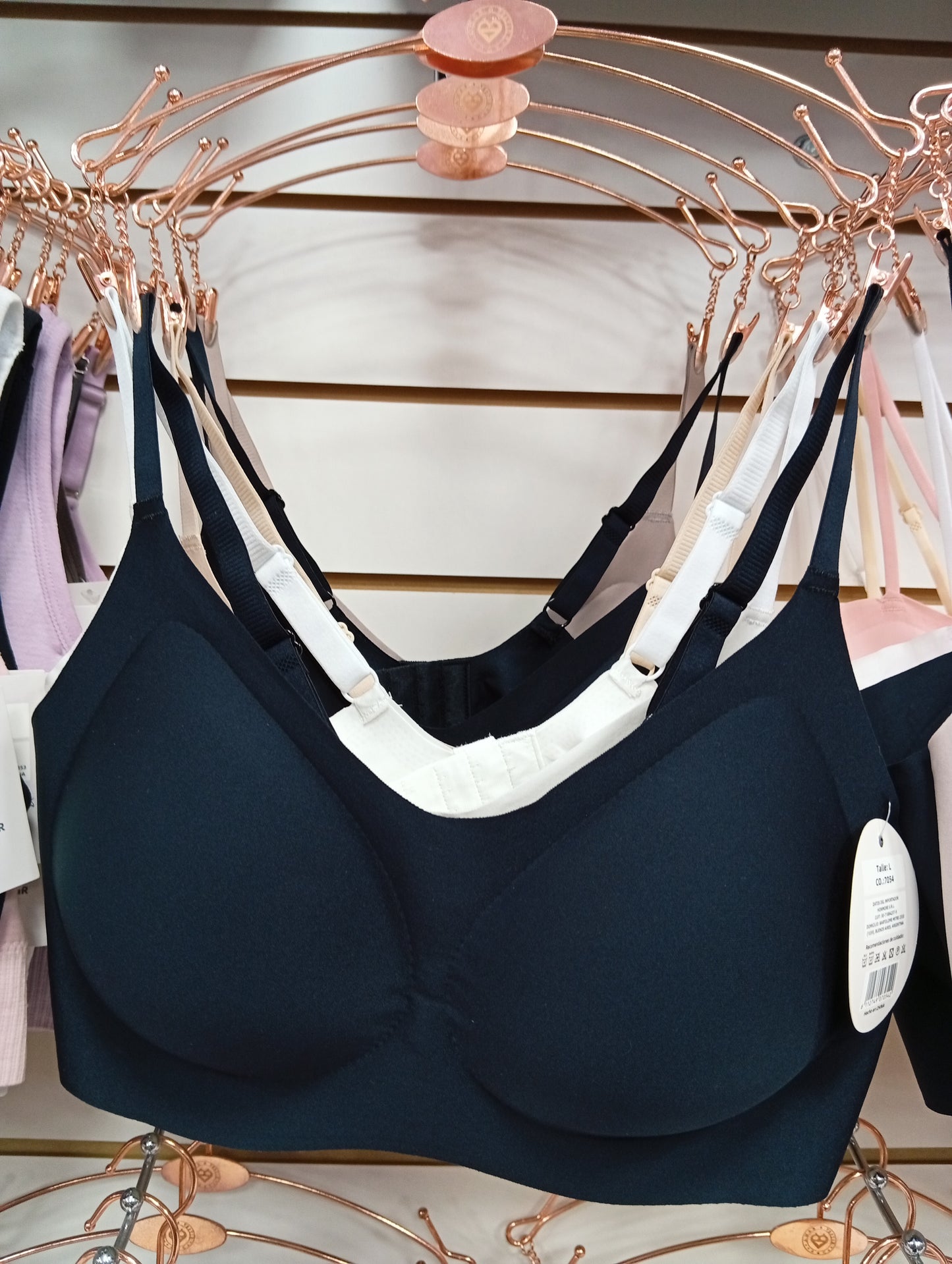 Corpiño con almohadilla. Talle: M, XL, L.
