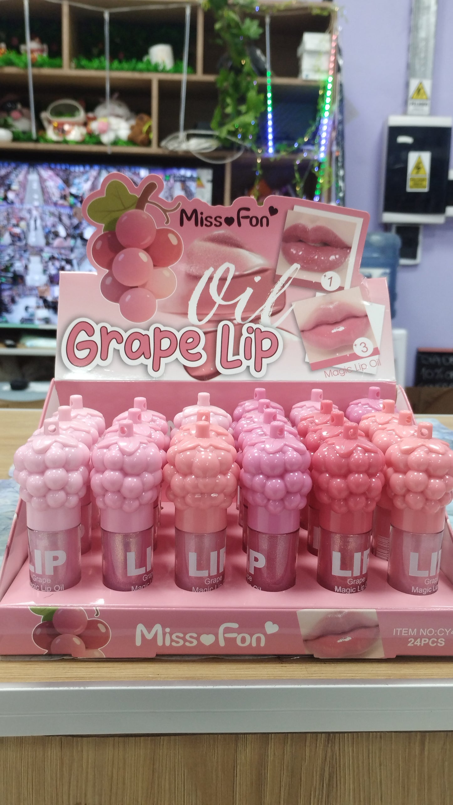 Lip grape