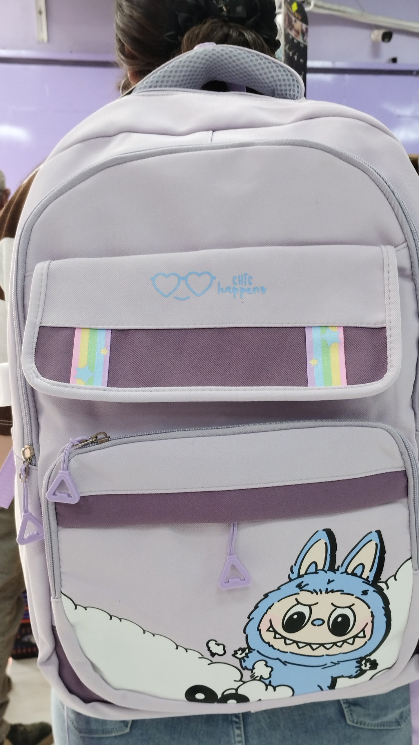 Mochila de labubu y capibara