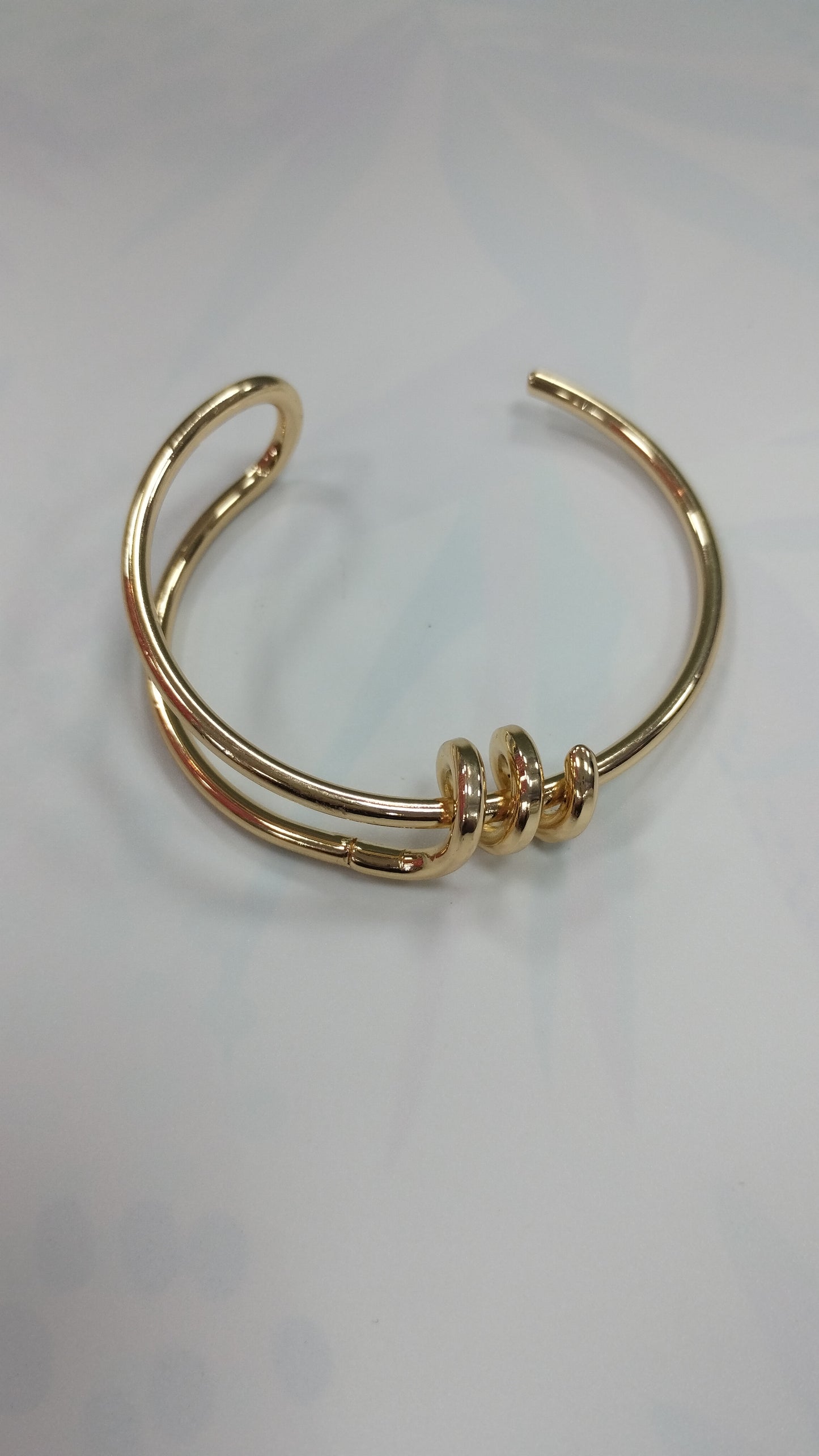 Pulceras de acero blanco y dorado