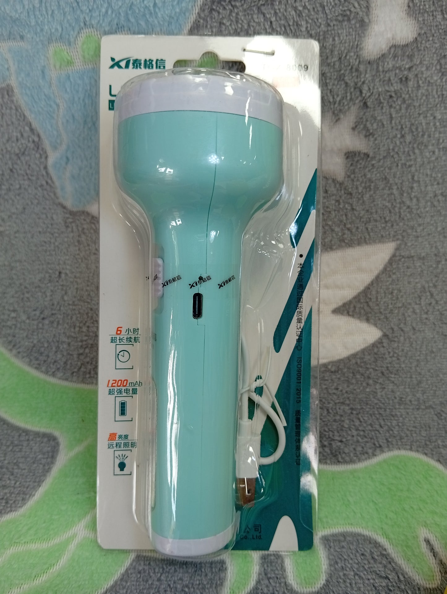 Linterna con batería recargable