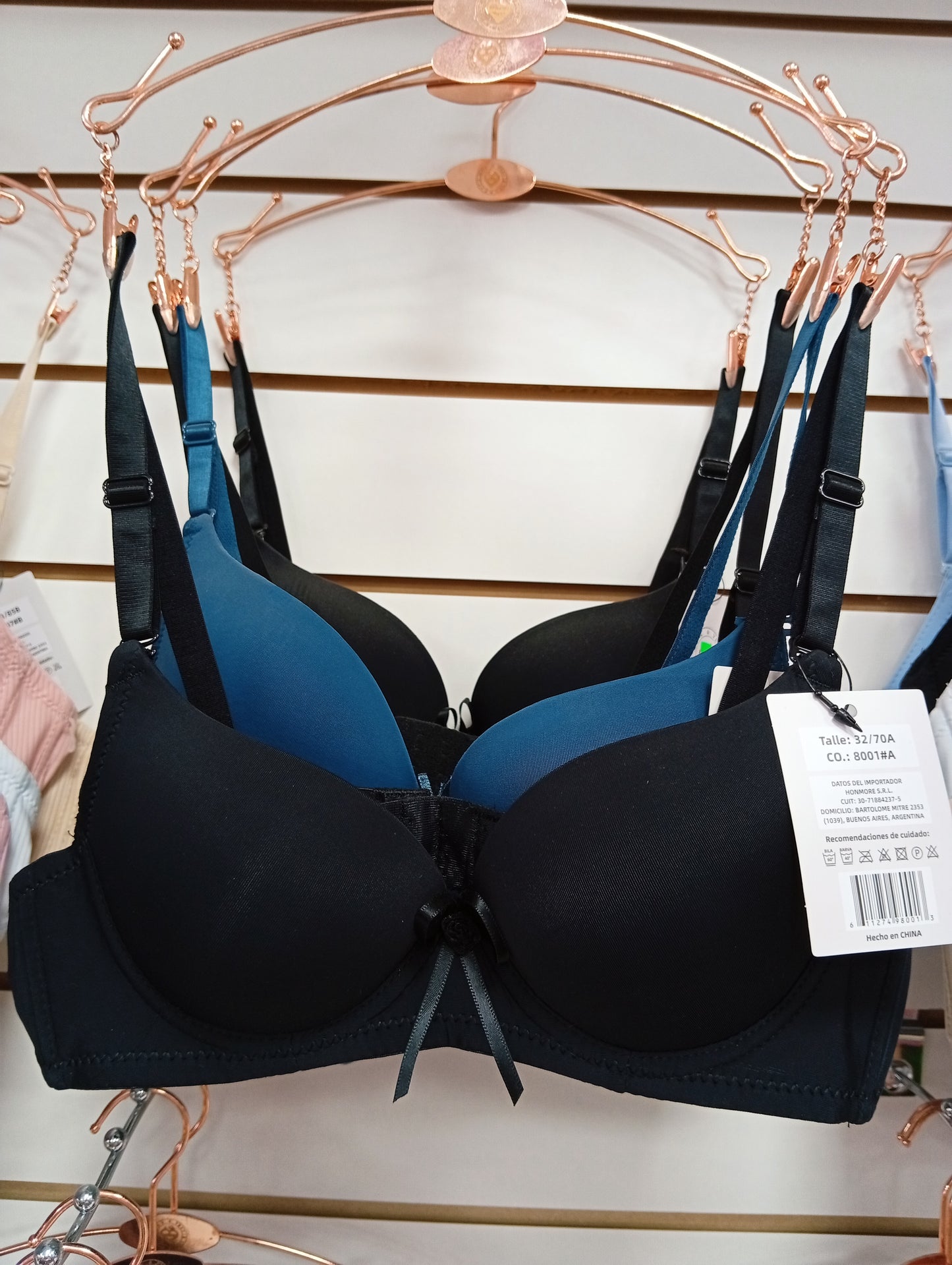 Corpiño con arco y moño. Talle: 34/75B, 38/85B, 40/90B, 34/75A, 32/70A,