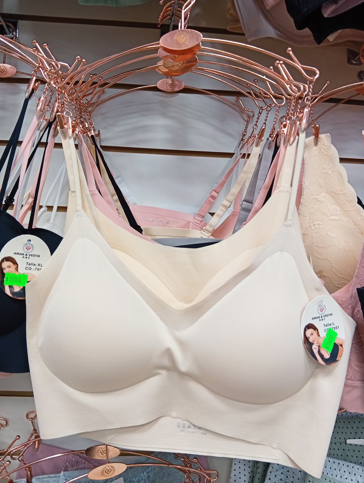 Corpiño. Talle: L, M, XL.