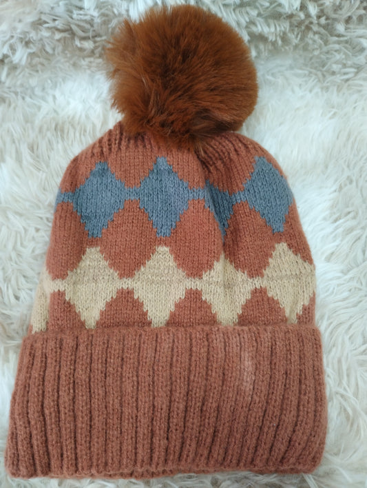 Gorro de invierno con cordero adentro