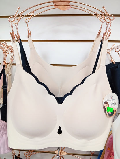 Corpiño con almohadilla. Talle: M, L, XL.