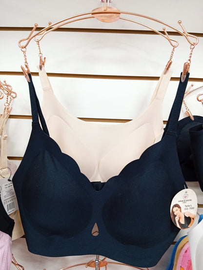 Corpiño con almohadilla. Talle: M, L, XL.