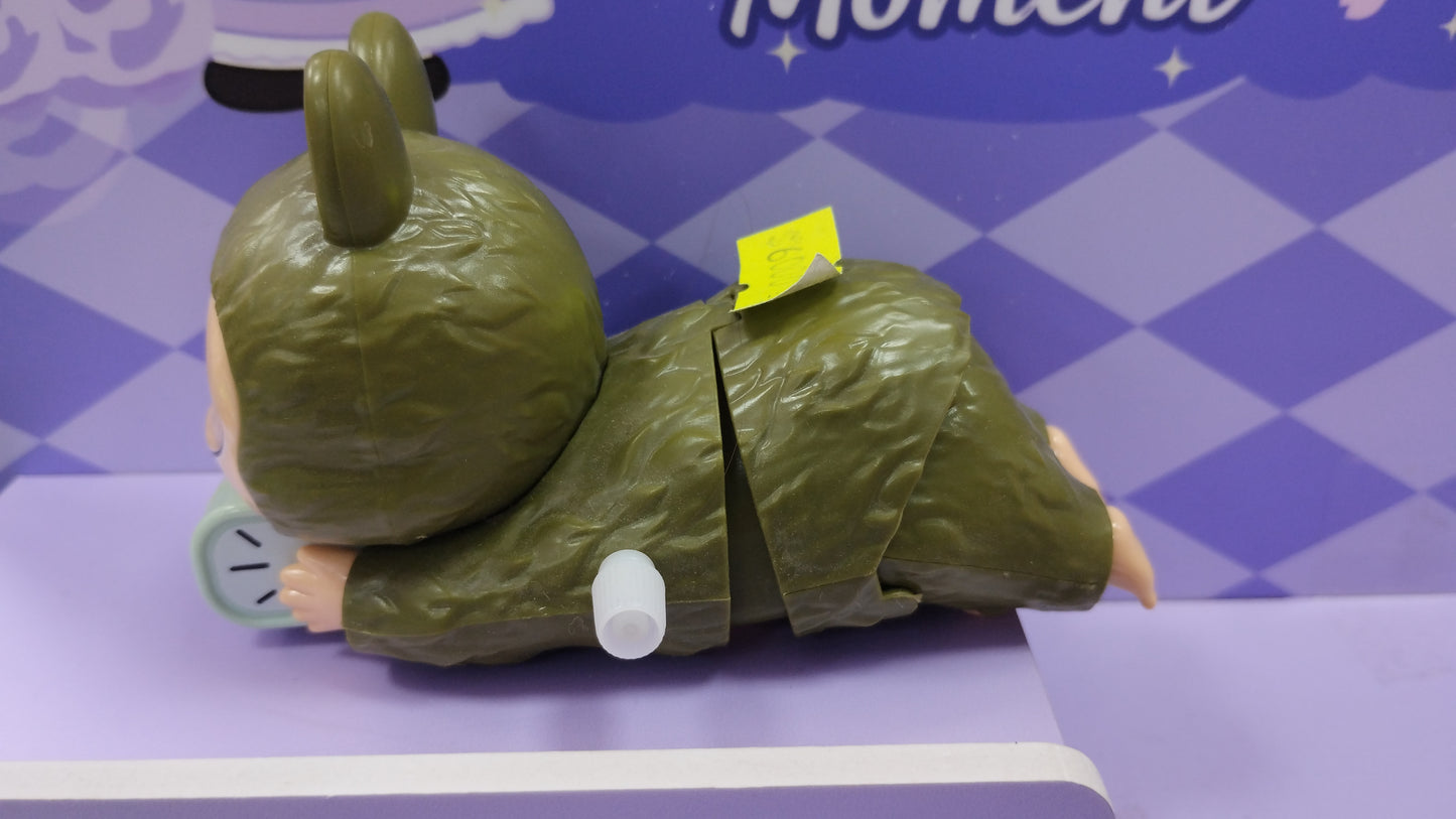 Juguete de labubu a cuerda