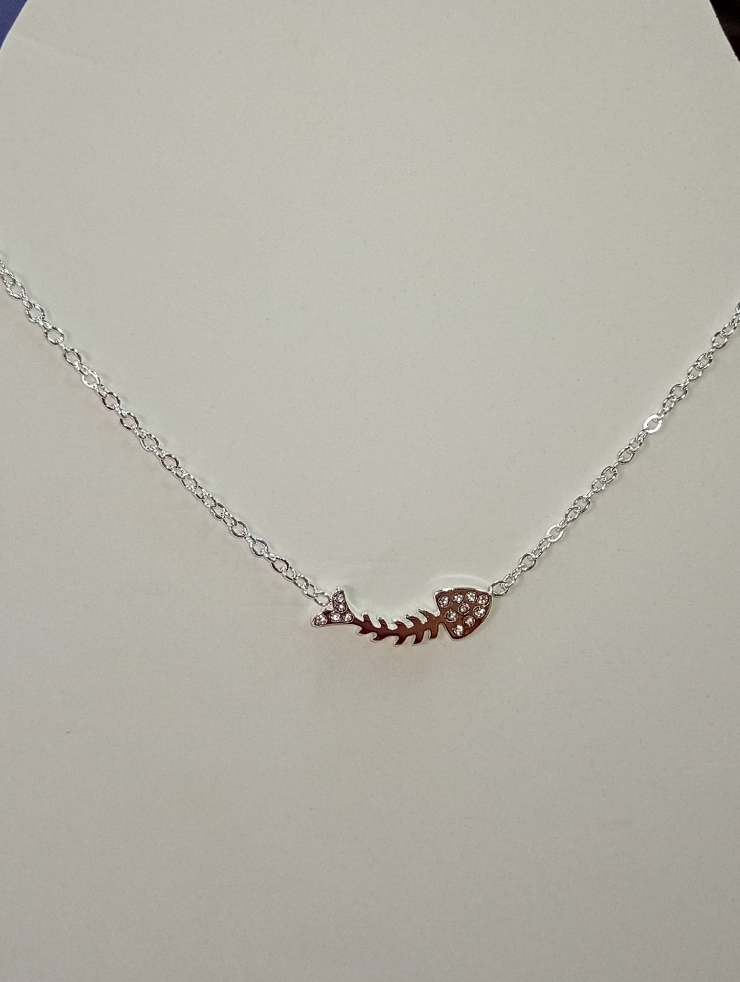 Cadena+dije esqueleto de 🐟