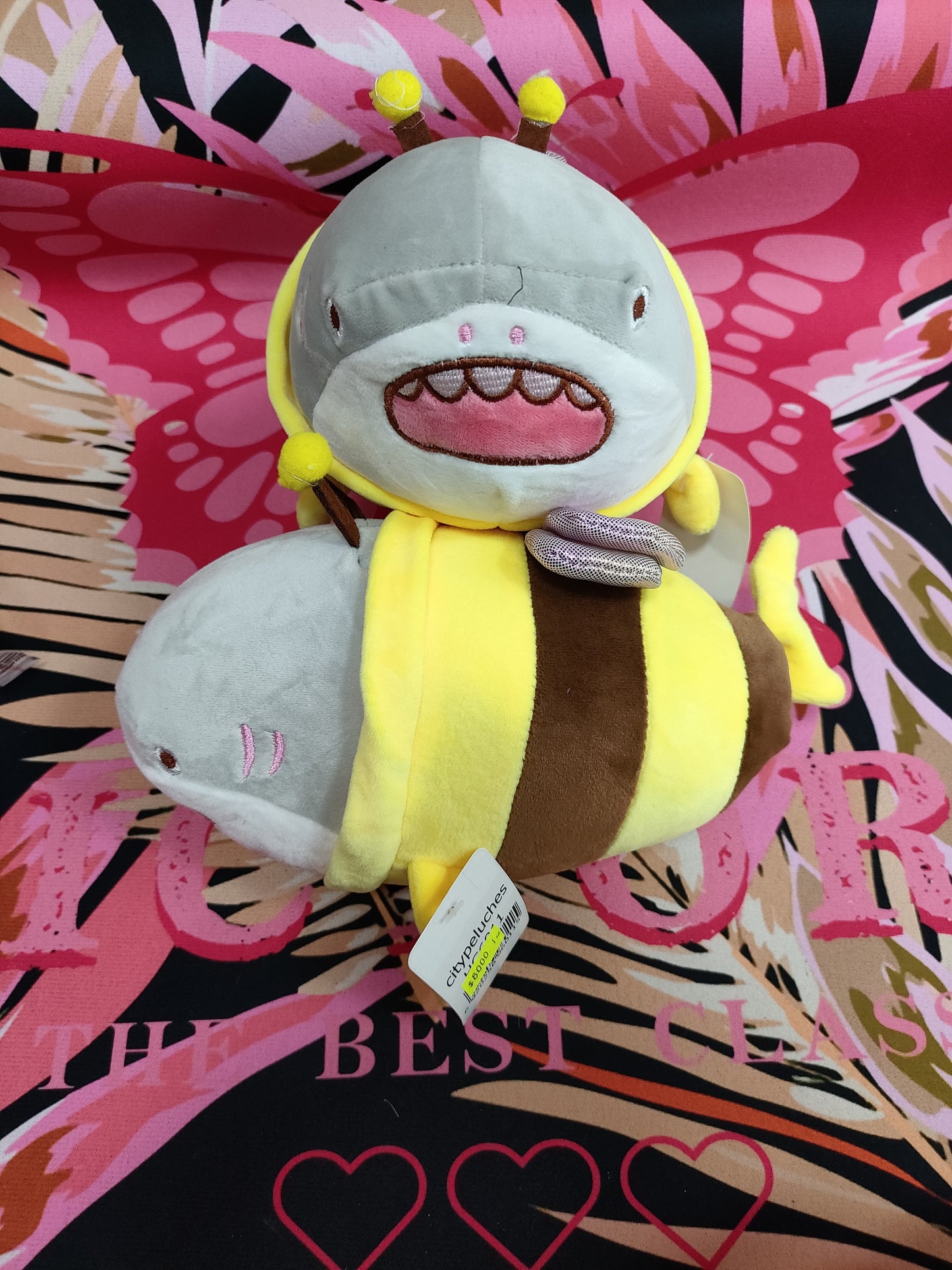 Peluche tiburon disfrazado de abeja