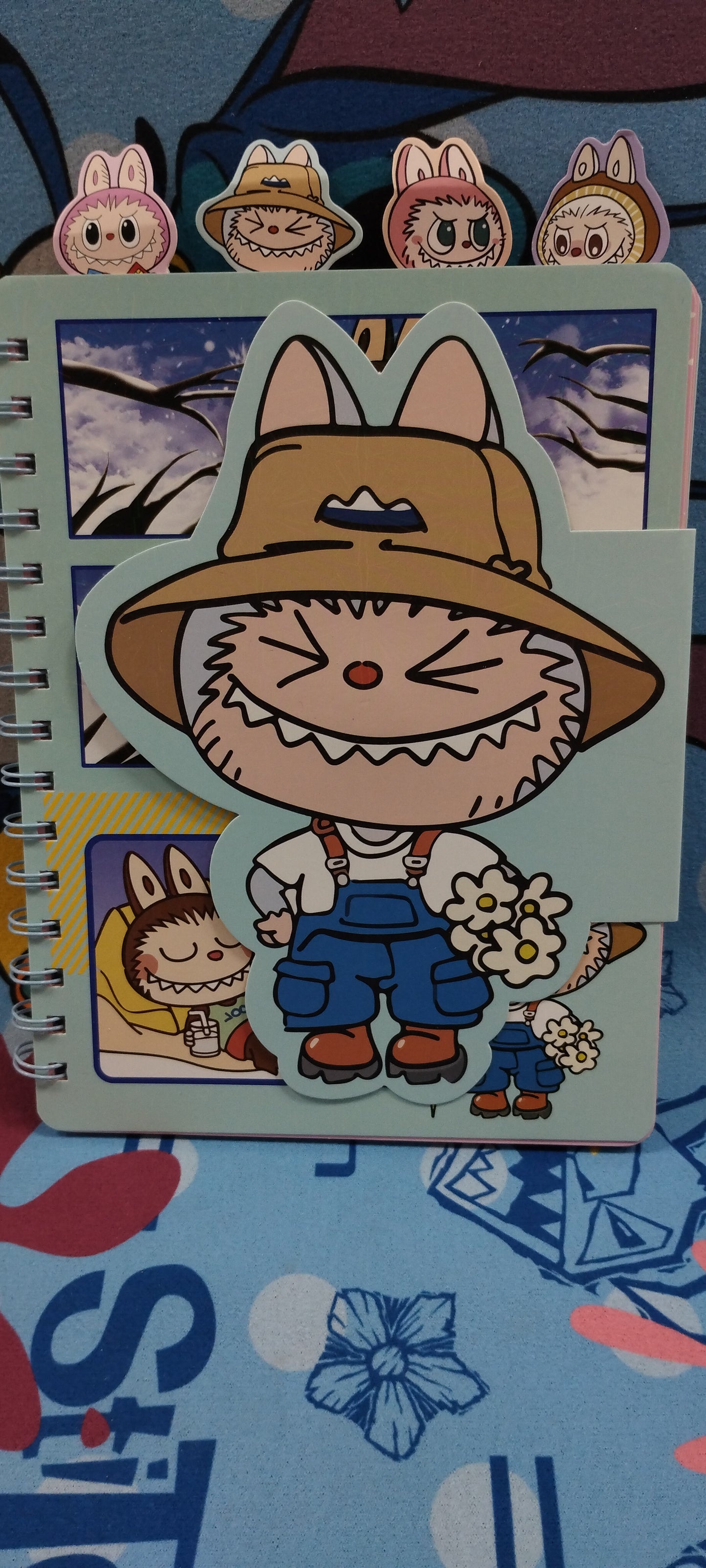 Agendas anillada de labubu y capibara